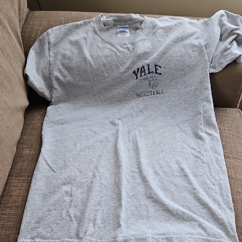 Gildan Gray Yale Basketball Tee